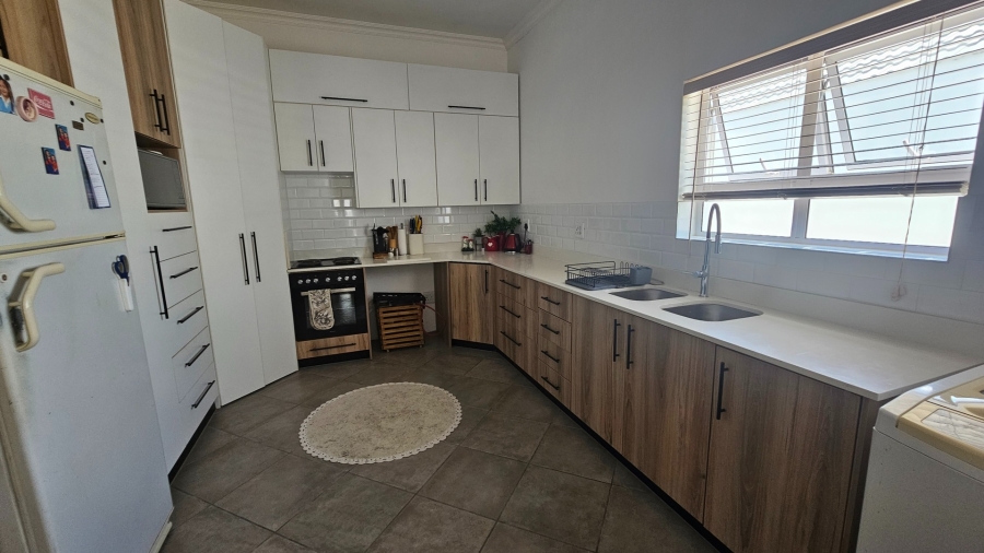 5 Bedroom Property for Sale in Britannia Bay Western Cape